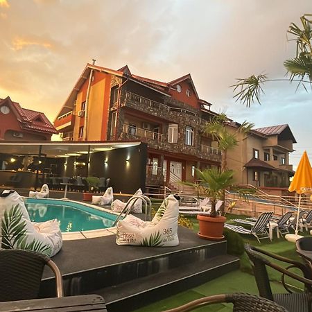 Hypnotic Villa Piteşti Buitenkant foto