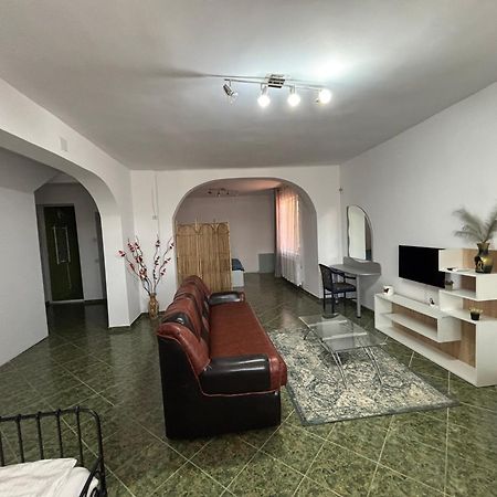 Hypnotic Villa Piteşti Buitenkant foto
