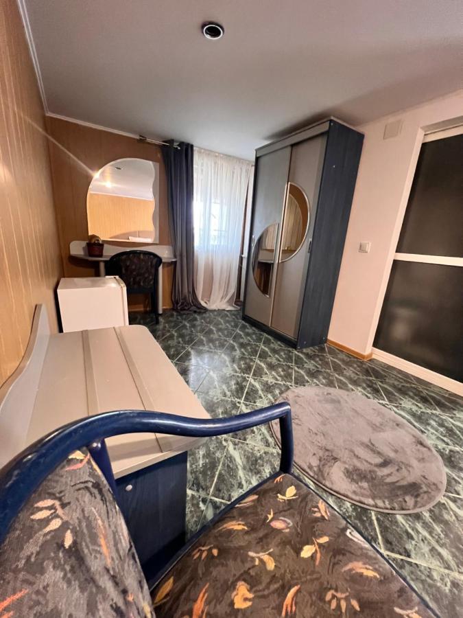 Hypnotic Villa Piteşti Buitenkant foto