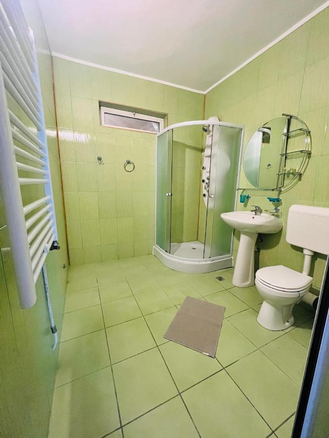 Hypnotic Villa Piteşti Buitenkant foto