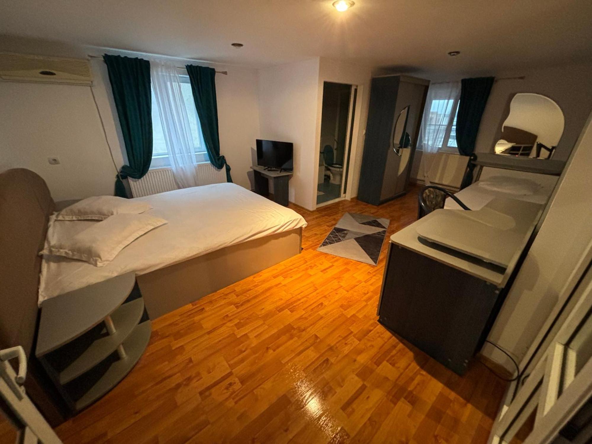 Hypnotic Villa Piteşti Buitenkant foto