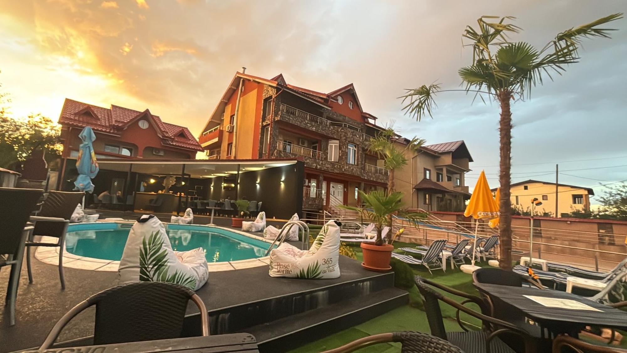 Hypnotic Villa Piteşti Buitenkant foto
