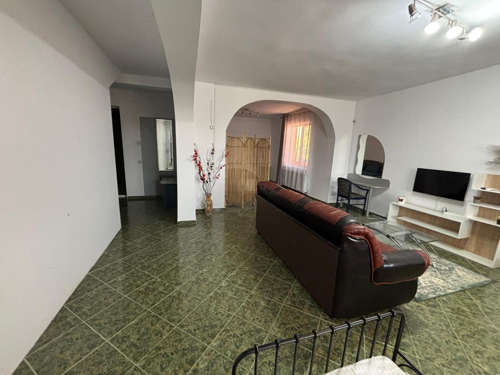 Hypnotic Villa Piteşti Buitenkant foto